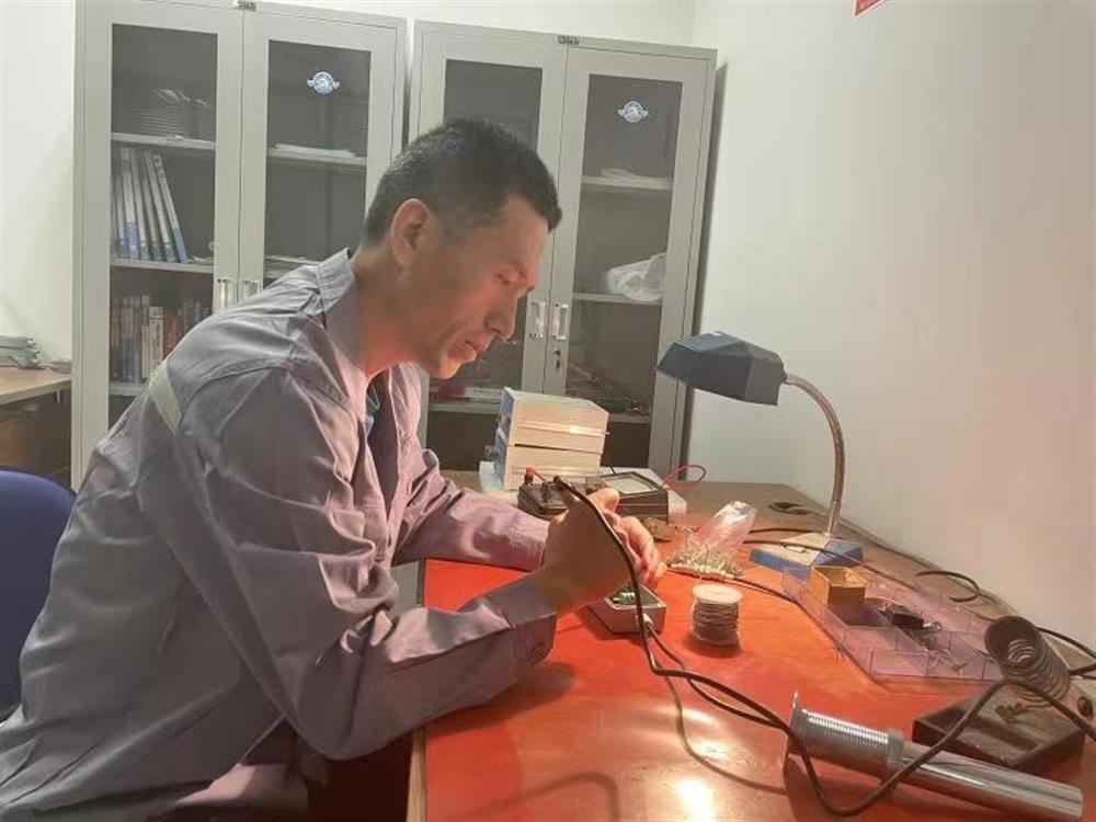 燃科研立异之火 擎兴市报国之炬